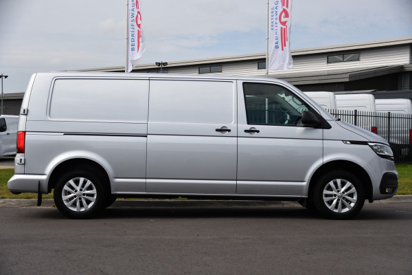 Volkswagen Transporter 2.0 TDI L2H1 30 Highline Adaptieve Cruise, Camera, 2 x Schuifdeur, Carplay, Sensoren, Trekhaak, LED, NAVI, UNIEK!