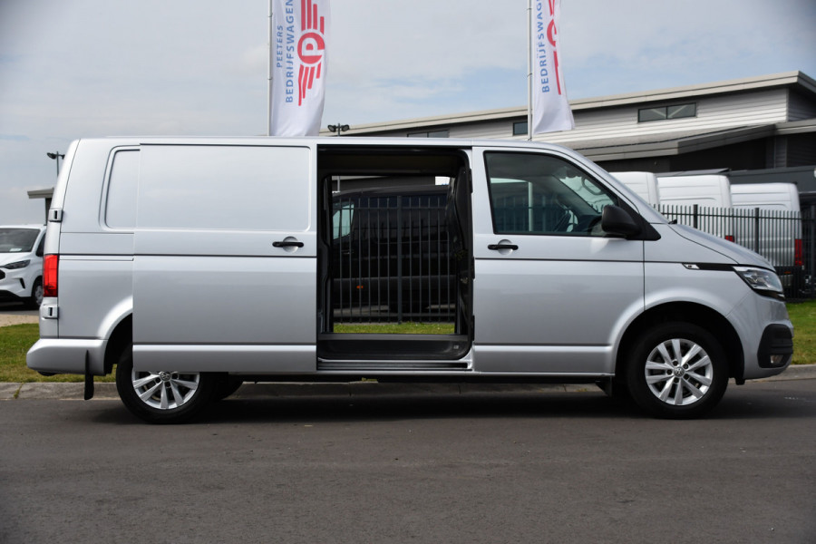 Volkswagen Transporter 2.0 TDI L2H1 30 Highline Adaptieve Cruise, Camera, 2 x Schuifdeur, Carplay, Sensoren, Trekhaak, LED, NAVI, UNIEK!