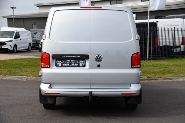 Volkswagen Transporter 2.0 TDI L2H1 30 Highline Adaptieve Cruise, Camera, 2 x Schuifdeur, Carplay, Sensoren, Trekhaak, LED, NAVI, UNIEK!