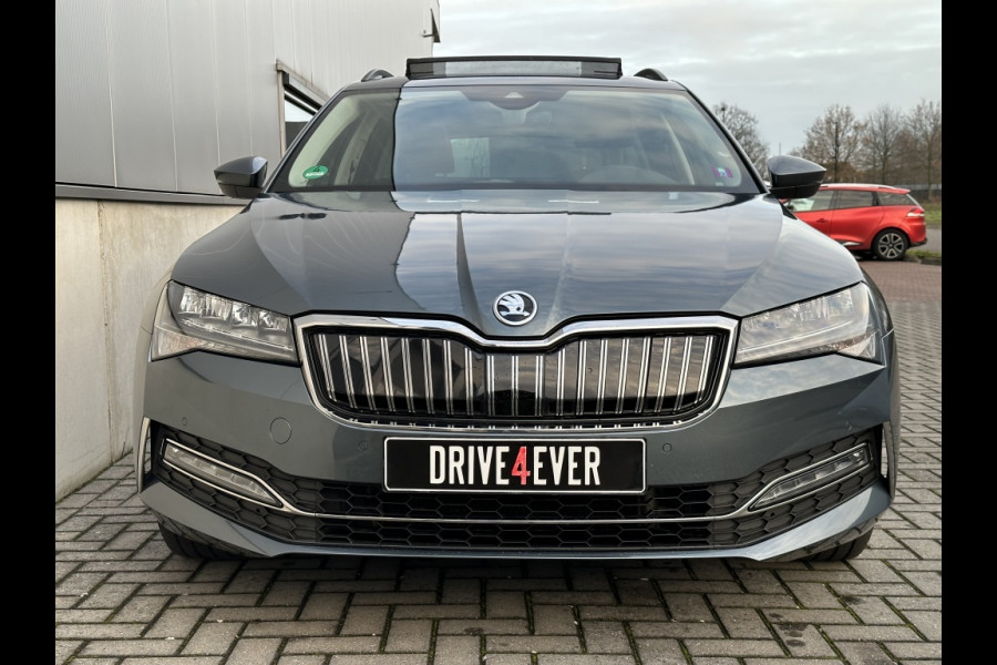 Škoda Superb Combi 1.4 TSI iV Sp. Bns PANO NAVI CR CONTROL TREKHAAK ECC PDC