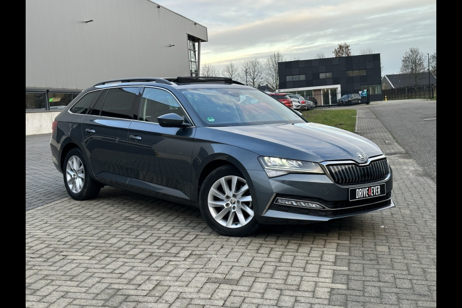 Škoda Superb Combi 1.4 TSI iV Sp. Bns PANO NAVI CR CONTROL TREKHAAK ECC PDC