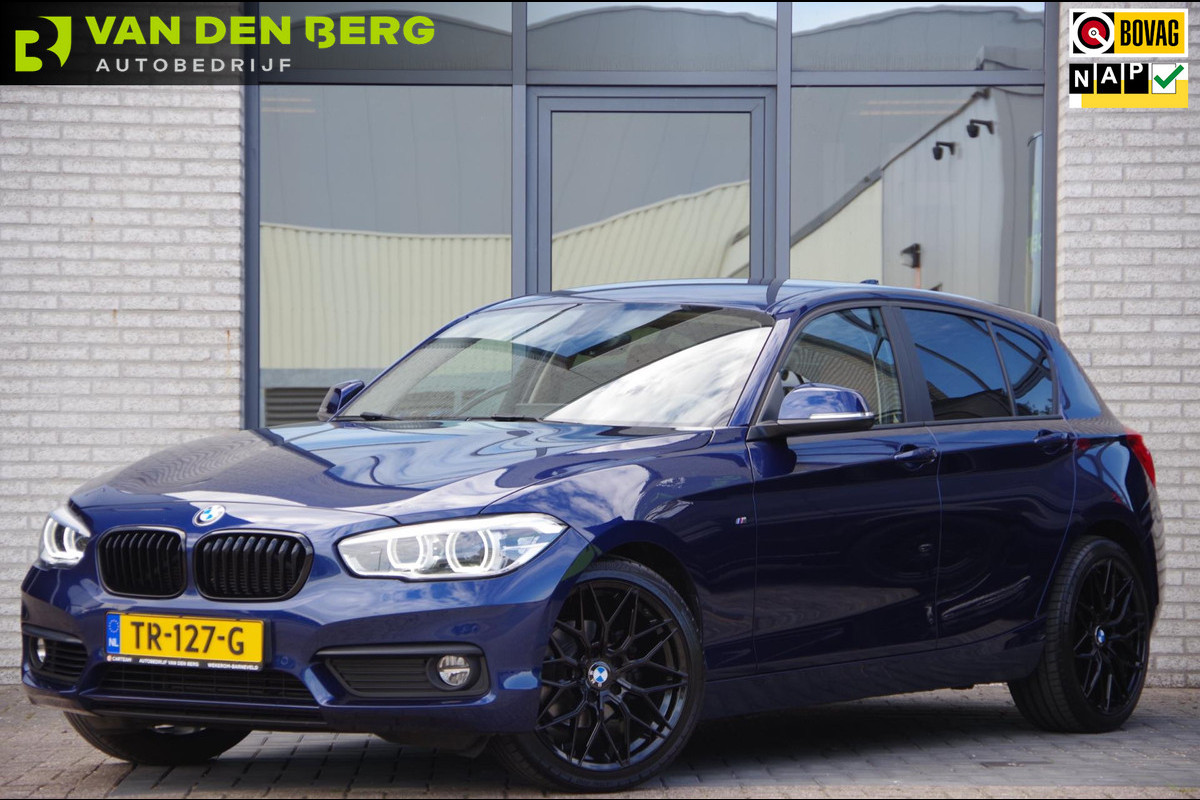 BMW 1-serie 118i High Executive AUT. LED, LEDER, NAVI, NAP, APPLE CARPLAY, CRUISE, CLIMA, STOELVERWARMING, PARKEERSENSOREN NL AUTO