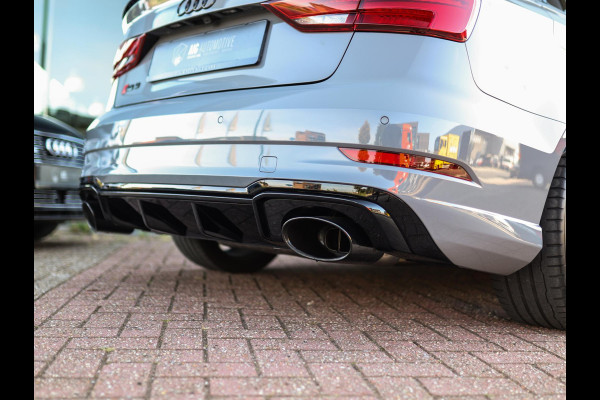 Audi RS 3 Limousine 2.5 TFSI A3 quattro | Vol opties!| RS Schaalstoelen | Carbon/Leder Stuurwiel | 19" Motec | Camera