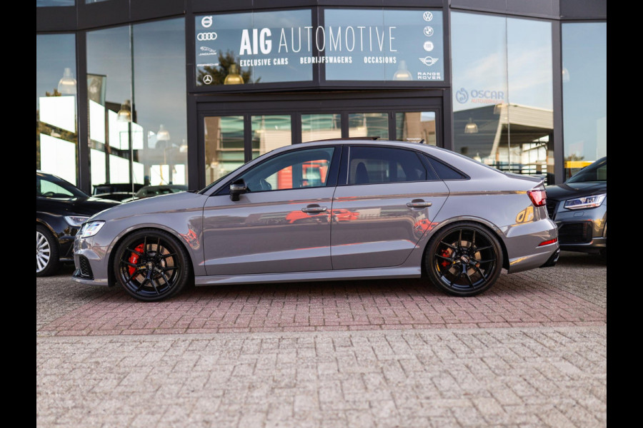 Audi RS 3 Limousine 2.5 TFSI A3 quattro | Vol opties!| RS Schaalstoelen | Carbon/Leder Stuurwiel | 19" Motec | Camera