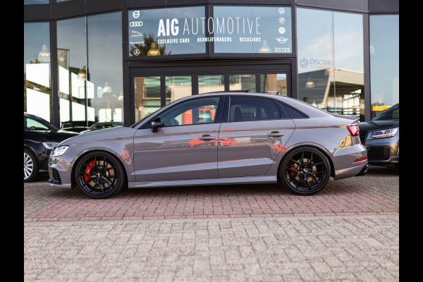 Audi RS 3 Limousine 2.5 TFSI A3 quattro | Vol opties!| RS Schaalstoelen | Carbon/Leder Stuurwiel | 19" Motec | Camera