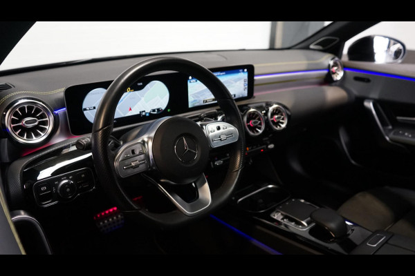 Mercedes-Benz A-Klasse A250 AMG Edition 1 AUTOMAAT-AMBIANCE-BURMESTER-CAMERA-KEYLESS-MBUX-MULTIBEAM-NAVIGATIE-PANORAMA