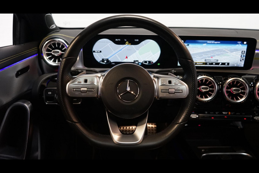 Mercedes-Benz A-Klasse A250 AMG Edition 1 AUTOMAAT-AMBIANCE-BURMESTER-CAMERA-KEYLESS-MBUX-MULTIBEAM-NAVIGATIE-PANORAMA