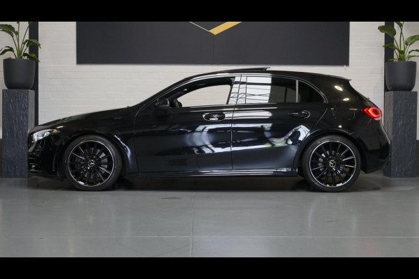 Mercedes-Benz A-Klasse A250 AMG Night AUTOMAAT-ACC-AMBIANCE-BURMESTER-CAMERA-KEYLESS-MBUX-MULTIBEAM-NAVIGATIE-PANORAMA