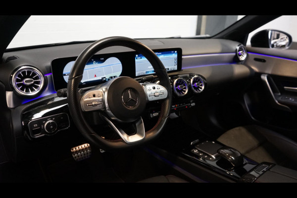 Mercedes-Benz A-Klasse A250 AMG Night AUTOMAAT-ACC-AMBIANCE-BURMESTER-CAMERA-KEYLESS-MBUX-MULTIBEAM-NAVIGATIE-PANORAMA