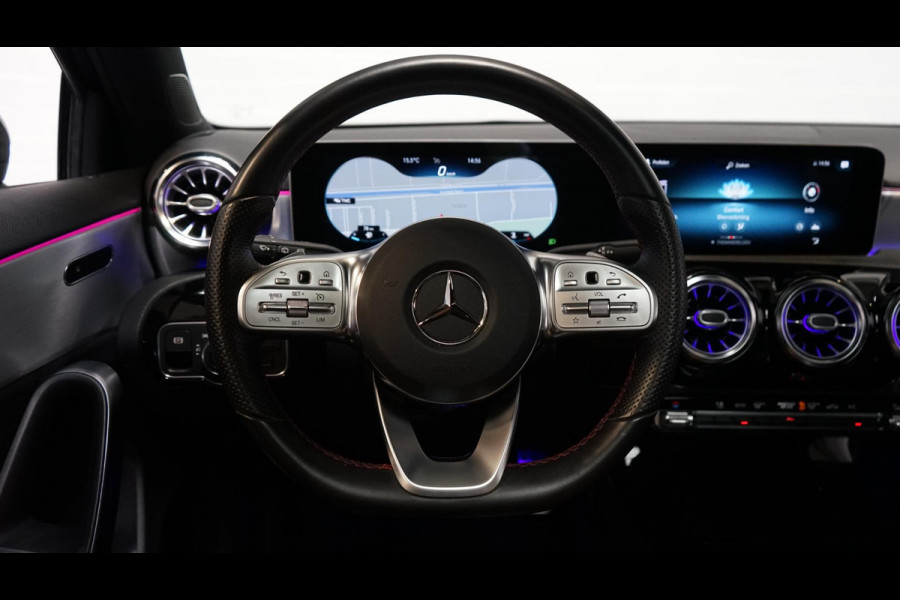 Mercedes-Benz A-Klasse A250 AMG Night AUTOMAAT-ACC-AMBIANCE-BURMESTER-CAMERA-KEYLESS-MBUX-MULTIBEAM-NAVIGATIE-PANORAMA