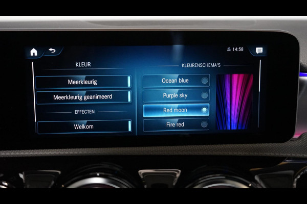 Mercedes-Benz A-Klasse A250 AMG Night AUTOMAAT-ACC-AMBIANCE-BURMESTER-CAMERA-KEYLESS-MBUX-MULTIBEAM-NAVIGATIE-PANORAMA