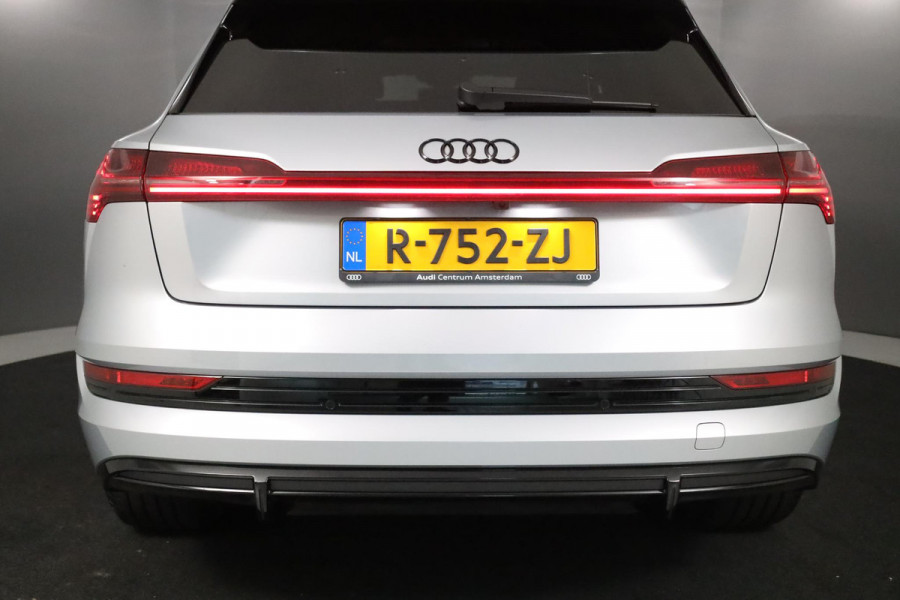 Audi e-tron 55 quattro S-line 95 kWh 408 pk | Navigatie | Achteruitrijcamera | Parkeersensoren | Adaptieve cruise control | Lichtmetalen velgen 21" |