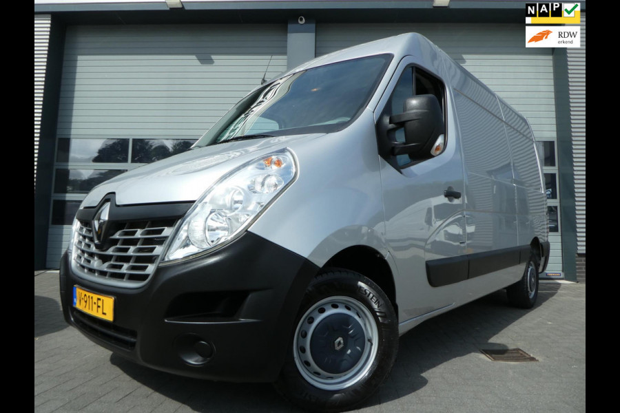 Renault Master T35 2.3 dCi L2H2 airco navigatie 3 zits