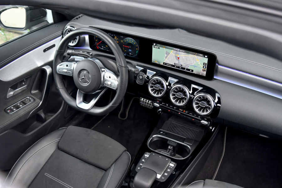 Mercedes-Benz CLA-Klasse 250 e AMG Plug-In Edition. Pano, Dodeh, Sfeer, CarPlay!