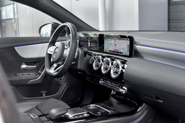 Mercedes-Benz CLA-Klasse 250 e AMG Plug-In Edition. Pano, Dodeh, Sfeer, CarPlay!