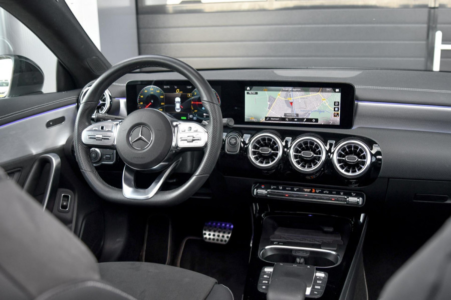 Mercedes-Benz CLA-Klasse 250 e AMG Plug-In Edition. Pano, Dodeh, Sfeer, CarPlay!