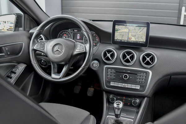 Mercedes-Benz A-Klasse 180 Business Solution. Camera, Trekhaak, Keyless go, Sfeer, Cruise, Stoelvw!