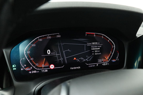 BMW 3-serie 330i Sport Line | Stoelverwarming | Trekhaak | Carplay | Navigatie | Full LED | Live Cockpit | Sportstoelen | Climate control | Half leder | PDC | Cruise control