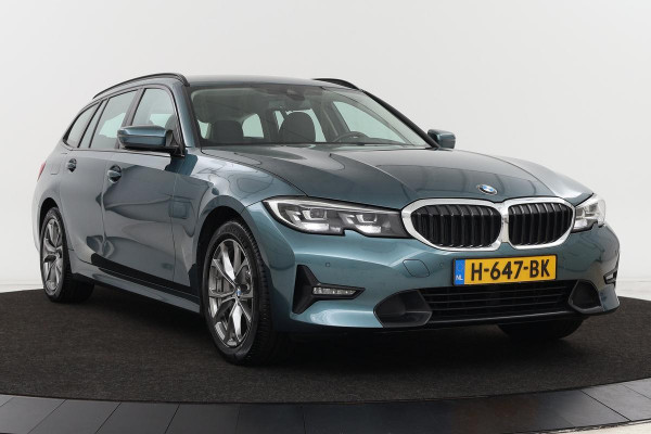 BMW 3-serie 330i Sport Line | Stoelverwarming | Trekhaak | Carplay | Navigatie | Full LED | Live Cockpit | Sportstoelen | Climate control | Half leder | PDC | Cruise control