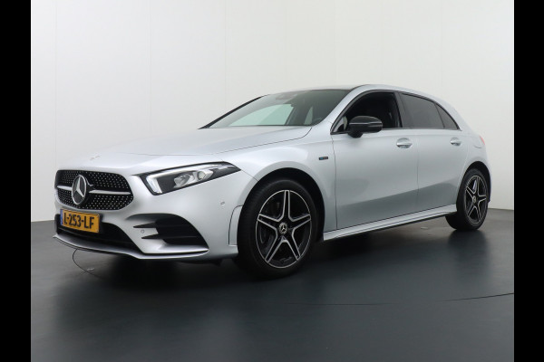 Mercedes-Benz A-Klasse 250e 218pk Hybrid AMG Navi Camera DAB PDC Ecc PHEV Cruise Control Regen-Licht sensor Privacy Glas Advantage Night-pakket Zitcomf Business Solution Limited 1600kg trekvermogen!