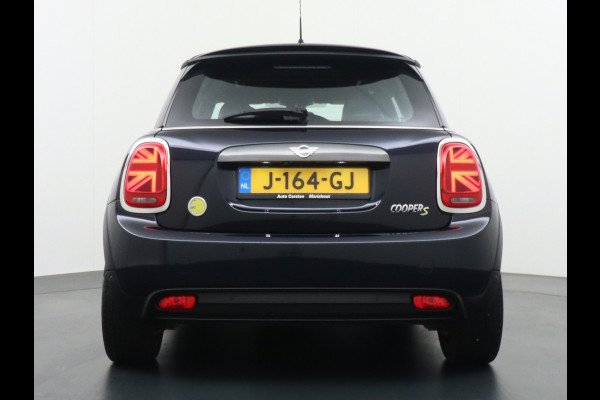 MINI Electric €17.895,- na Subsidie. Leer Pano-dak Skdak Sportst. Camera Carplay-vb. Ecc Navi-Connected Plus DAB Bluetooth PDC Regen-Lichtsens Harman-Kardon Hifi Isofix B-spieg el/klap/verw Head-up display Lichtpakket bi-ruim Yours €2.000 subsidie mogelijk!