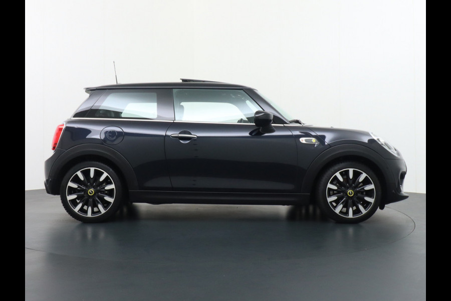 MINI Electric €17.895,- na Subsidie. Leer Pano-dak Skdak Sportst. Camera Carplay-vb. Ecc Navi-Connected Plus DAB Bluetooth PDC Regen-Lichtsens Harman-Kardon Hifi Isofix B-spieg el/klap/verw Head-up display Lichtpakket bi-ruim Yours €2.000 subsidie mogelijk!