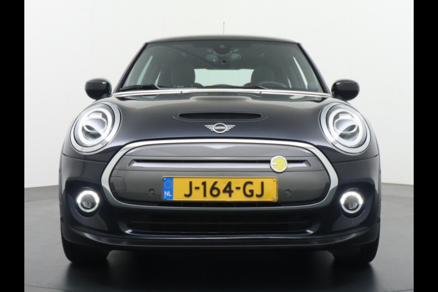 MINI Electric €17.895,- na Subsidie. Leer Pano-dak Skdak Sportst. Camera Carplay-vb. Ecc Navi-Connected Plus DAB Bluetooth PDC Regen-Lichtsens Harman-Kardon Hifi Isofix B-spieg el/klap/verw Head-up display Lichtpakket bi-ruim Yours €2.000 subsidie mogelijk!