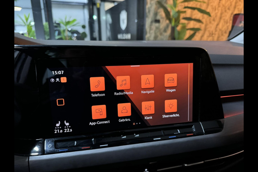 Volkswagen GOLF Variant 1.5 eTSI Style Garantie ACC Camera Carplay Navi PDC Clima LED Rijklaar