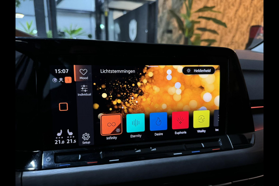 Volkswagen GOLF Variant 1.5 eTSI Style Garantie ACC Camera Carplay Navi PDC Clima LED Rijklaar