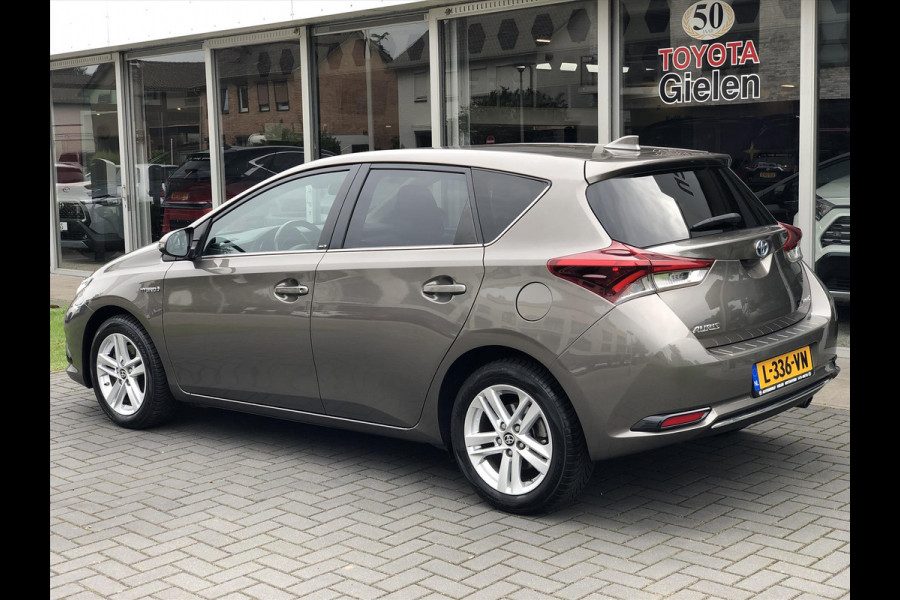 Toyota Auris 1.8 Hybrid Dynamic Plus | Stoelverwarming, Navigatie, Licht + Regensensor, Parkeercamera, Safety Sense