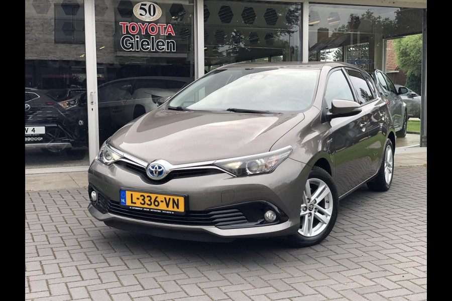 Toyota Auris 1.8 Hybrid Dynamic Plus | Stoelverwarming, Navigatie, Licht + Regensensor, Parkeercamera, Safety Sense