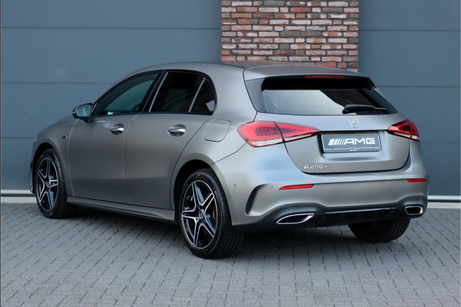 Mercedes-Benz A-Klasse 250 e Premium+ AMG Line Aut8 | Exclusiefpakket | Distronic+ | Memory | Leder | HUD | Sfeerverlichting |  | Energizing-pakket | Surround Camera | Augmented Reality | Multibeam LED |