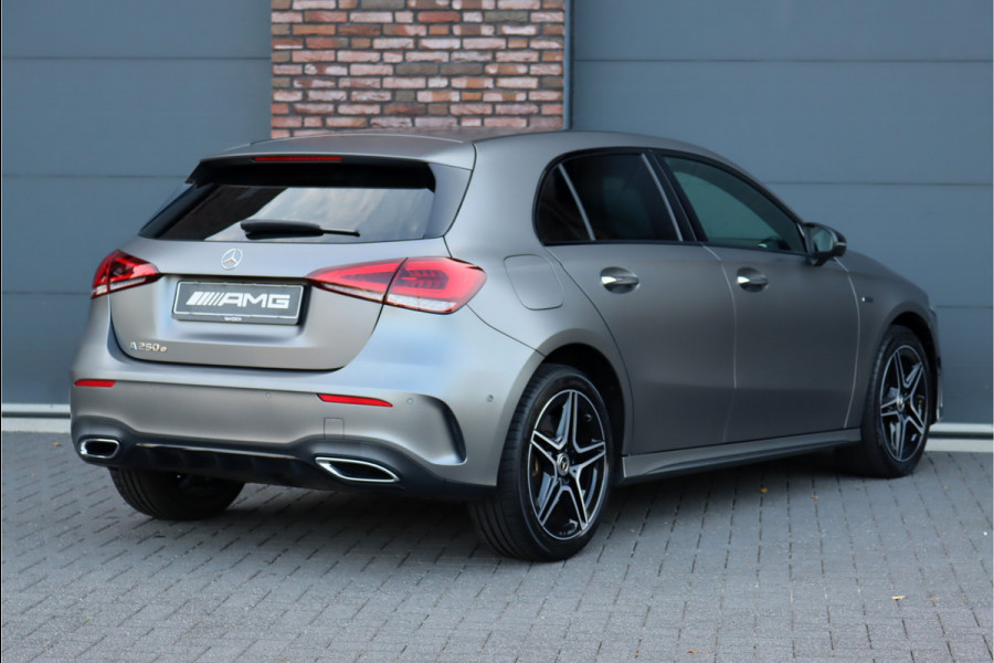 Mercedes-Benz A-Klasse 250 e Premium+ AMG Line Aut8 | Exclusiefpakket | Distronic+ | Memory | Leder | HUD | Sfeerverlichting |  | Energizing-pakket | Surround Camera | Augmented Reality | Multibeam LED |