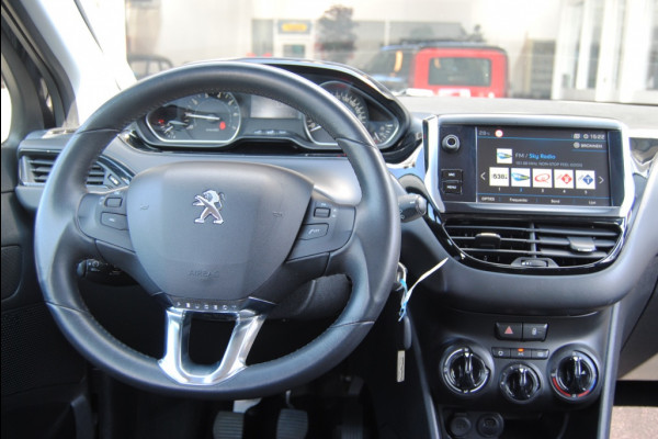 Peugeot 208 || 6 maanden garantie! 1.2 PureT. Signature