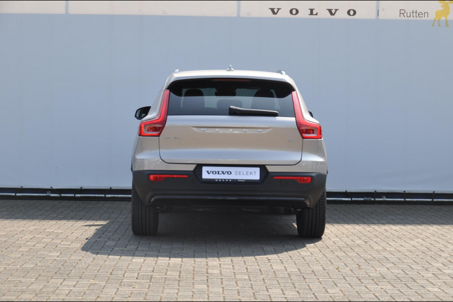 Volvo XC40 B4 211PK Automaat Plus Dark / Adaptive Cruise Control / Pilot Assist / Achteruitrijcamera / Harman kardon audio / Elektrische voorstoelen met geheugenfunctie bij bestuurder