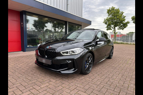 BMW 1-serie M135i xDrive | Pano | ACC | LED | Black on Black