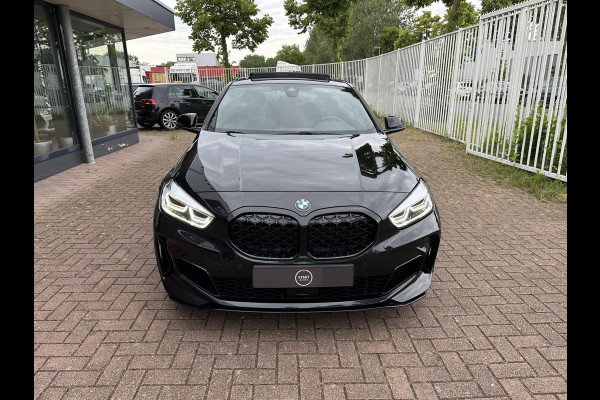 BMW 1-serie M135i xDrive | Pano | ACC | LED | Black on Black