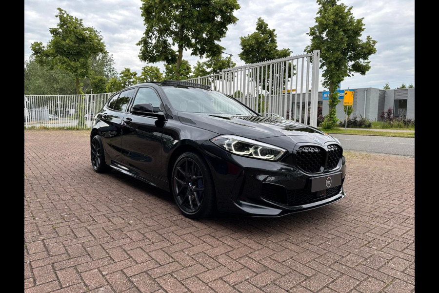 BMW 1-serie M135i xDrive | Pano | ACC | LED | Black on Black