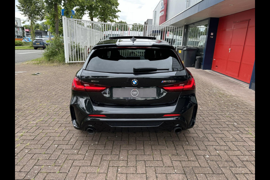 BMW 1-serie M135i xDrive | Pano | ACC | LED | Black on Black