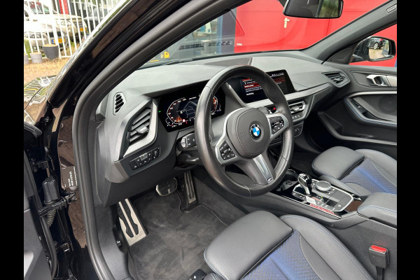 BMW 1-serie M135i xDrive | Pano | ACC | LED | Black on Black