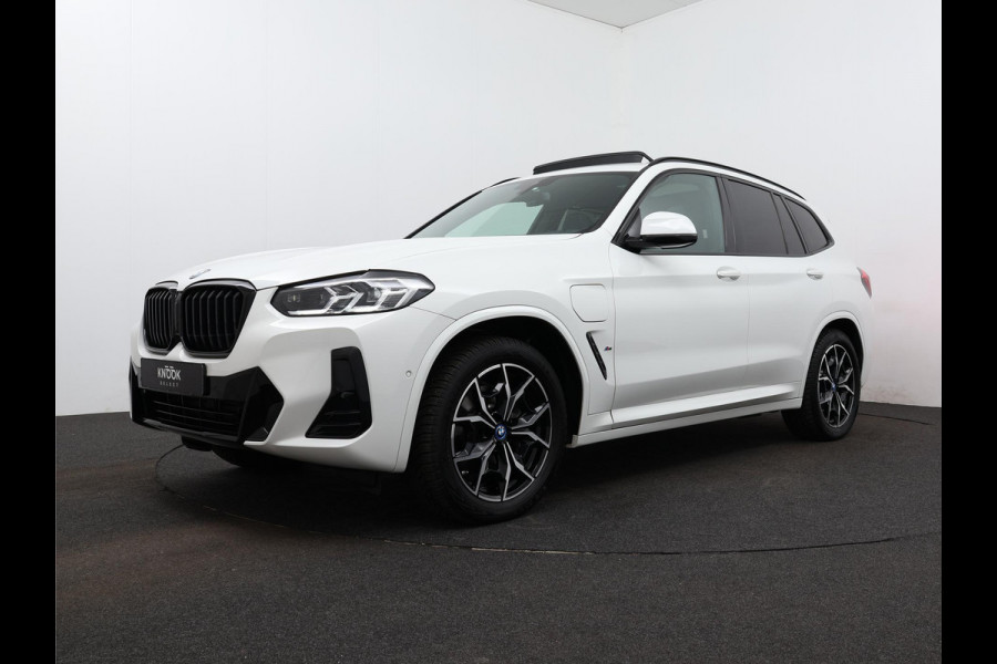 BMW X3 xDrive30e High Executive | Panorama | Trekhaak | HUD |