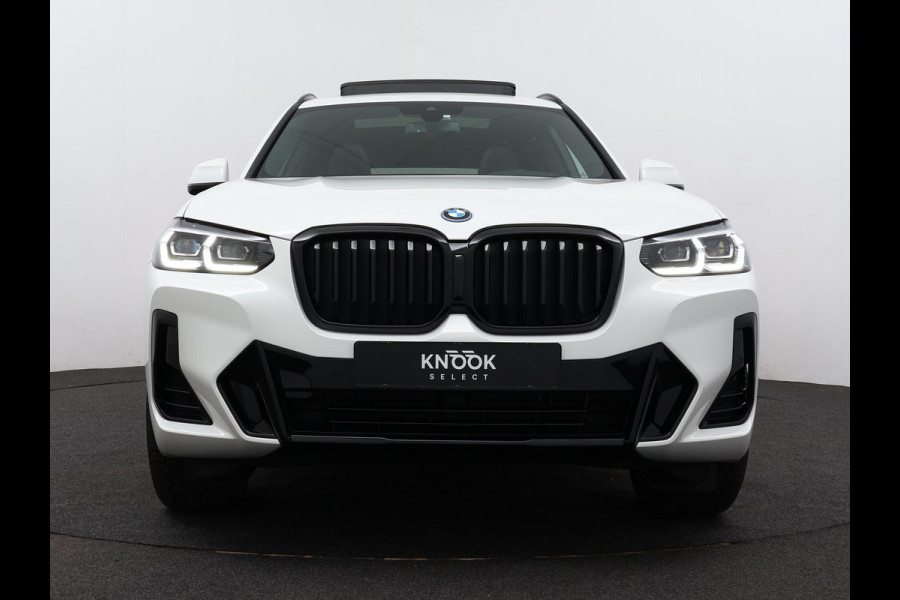 BMW X3 xDrive30e High Executive | Panorama | Trekhaak | HUD |