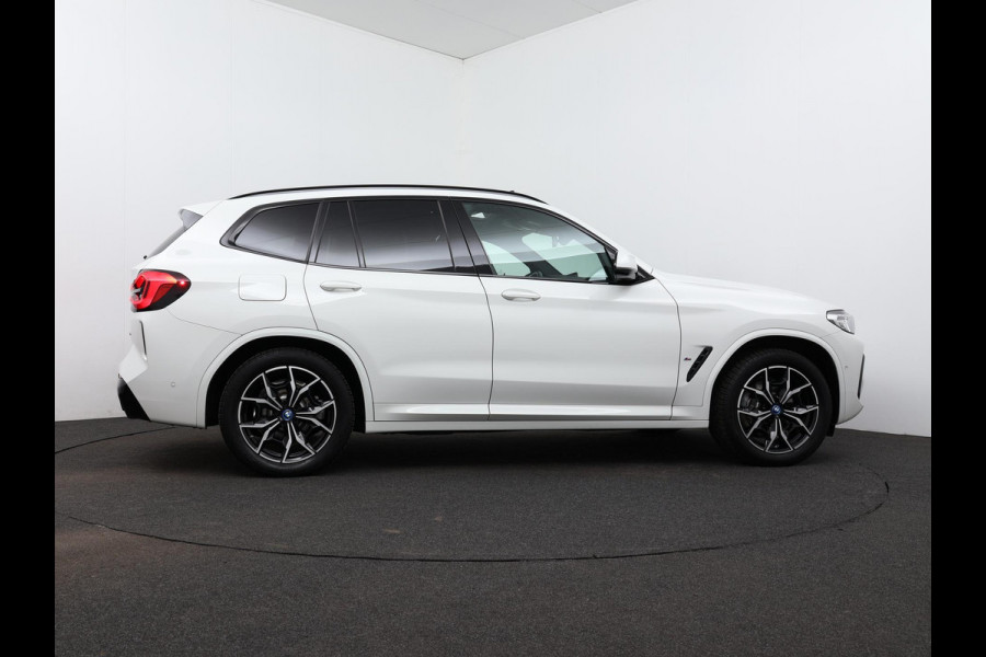 BMW X3 xDrive30e High Executive | Panorama | Trekhaak | HUD |