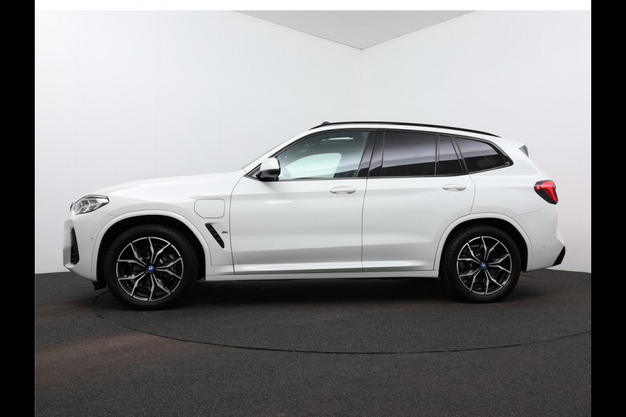 BMW X3 xDrive30e High Executive | Panorama | Trekhaak | HUD |