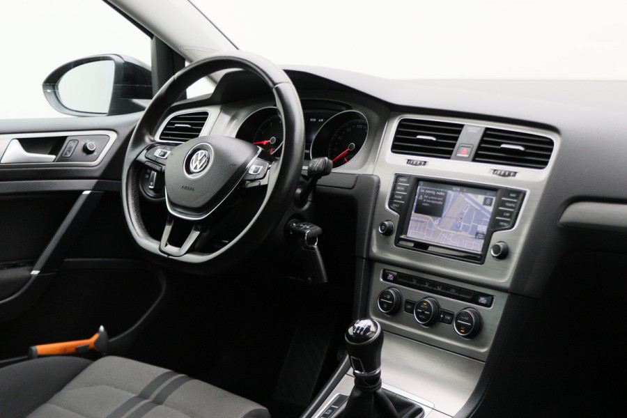 Volkswagen GOLF Variant 1.0 TSI Connected Series Climate, Cruise, Camera, Apple Carplay, Bluetooth, DAB, PDC, 18''