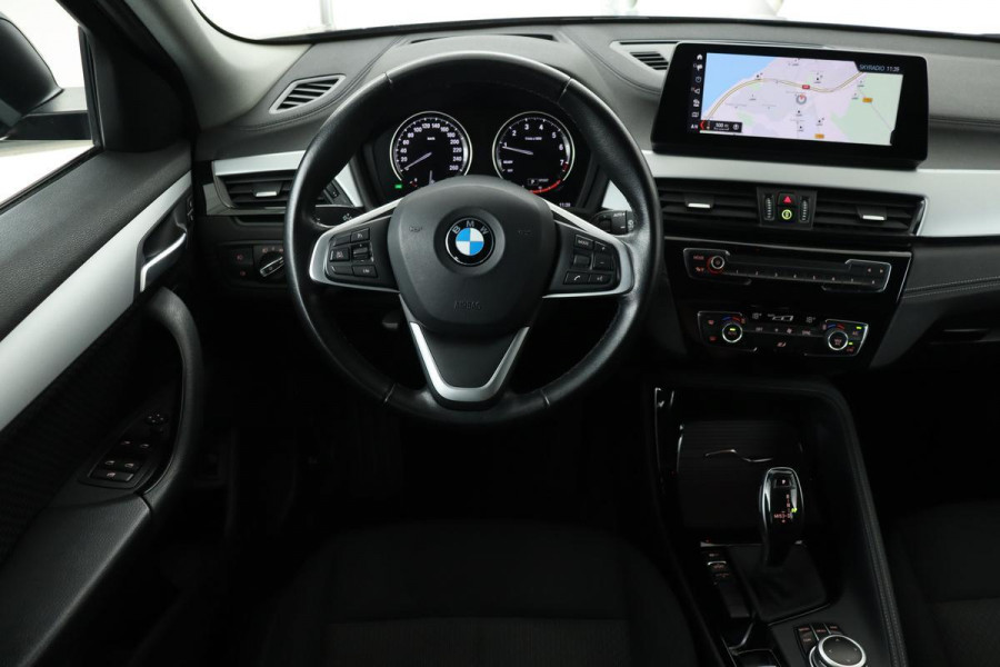 BMW X2 sDrive20i Executive Edition | Dealer onderhouden | Trekhaak | Head-up | Full LED | Navigatie | PDC | Bluetooth