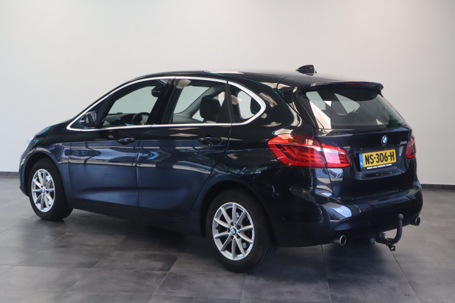 BMW 2 Serie Active Tourer 220i Executive Navigatie, Cruise control, trekhaak, 16 LMV