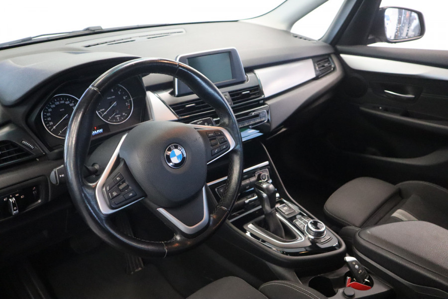 BMW 2 Serie Active Tourer 220i Executive Navigatie, Cruise control, trekhaak, 16 LMV