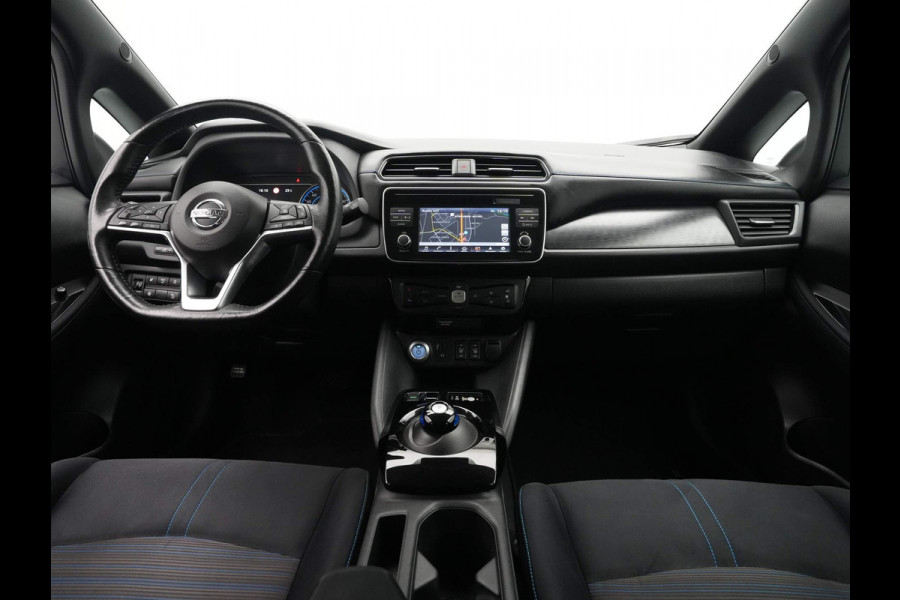 Nissan Leaf Acenta 40 kWh Navigatie Camera Trekhaak Stuurverwarming EX €2000,= subsidie 56