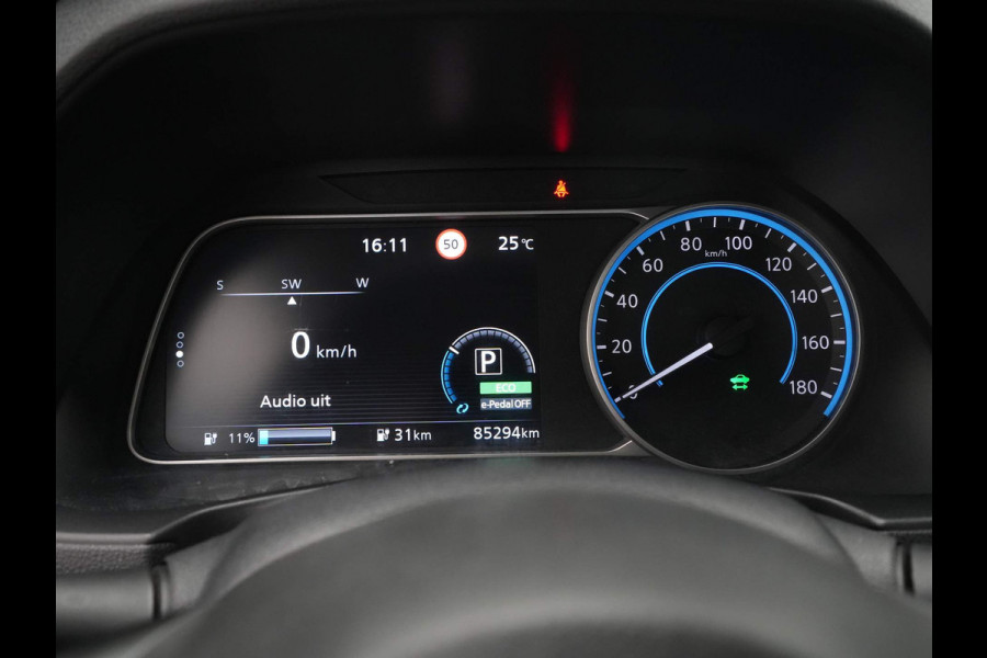 Nissan Leaf Acenta 40 kWh Navigatie Camera Trekhaak Stuurverwarming EX €2000,= subsidie 56